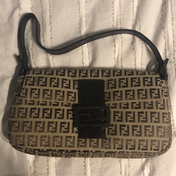 Fendi Handbags - Fendi purse
